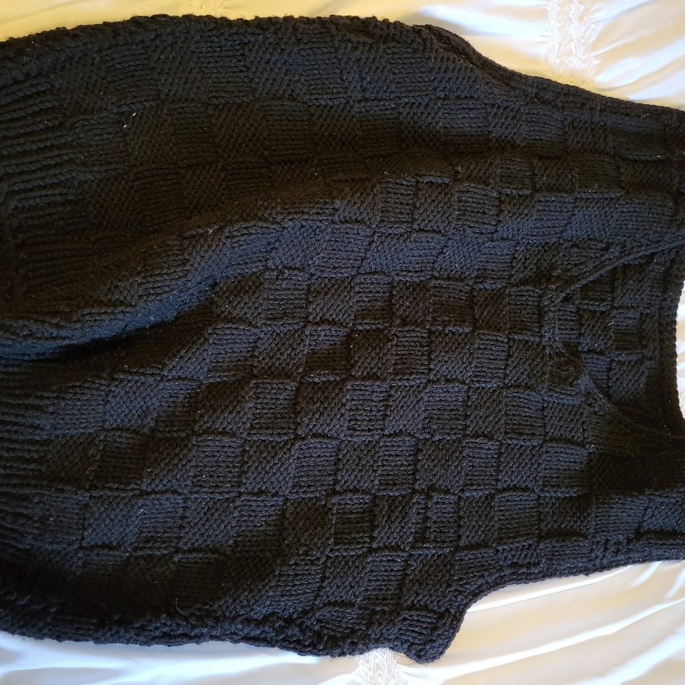 Black knitted vest unisex